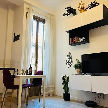 Charming In Isola Near The Metro! Apartament *